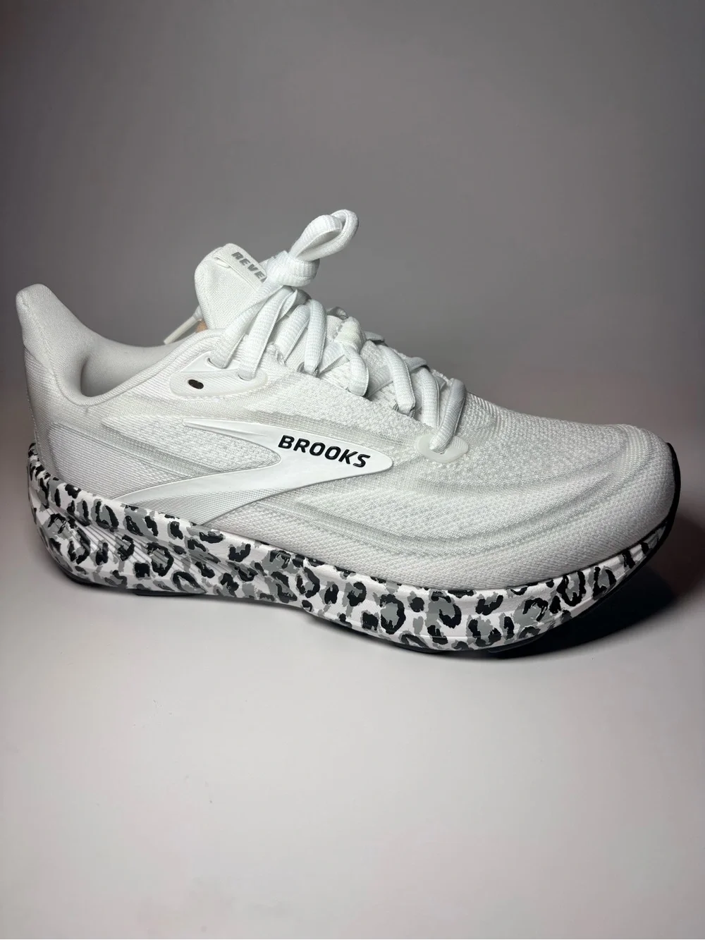 Brooks Women's Revel 9 White Running Shoe with Black Leopard Midsole size 7 - Picture 6 of 15